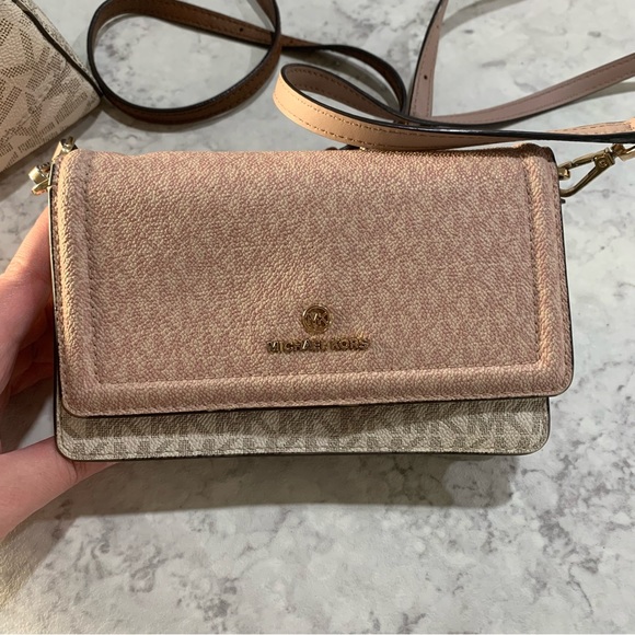 Jet Set Small Two-Tone Logo Smartphone Crossbody Bag - Picture 7 of 13